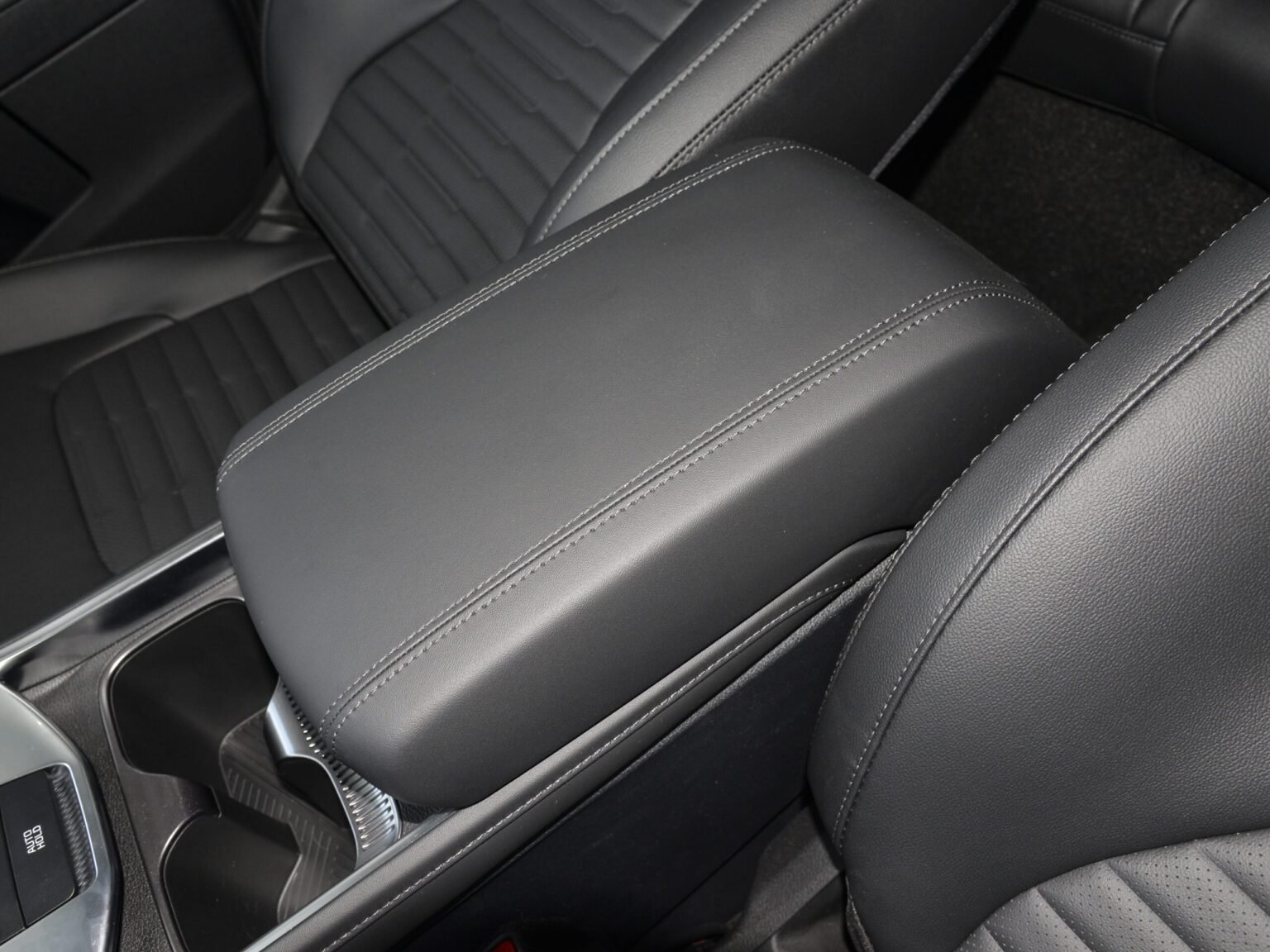 KIA Sportage HEV Luxury Edition — gallery photo 10 of 15