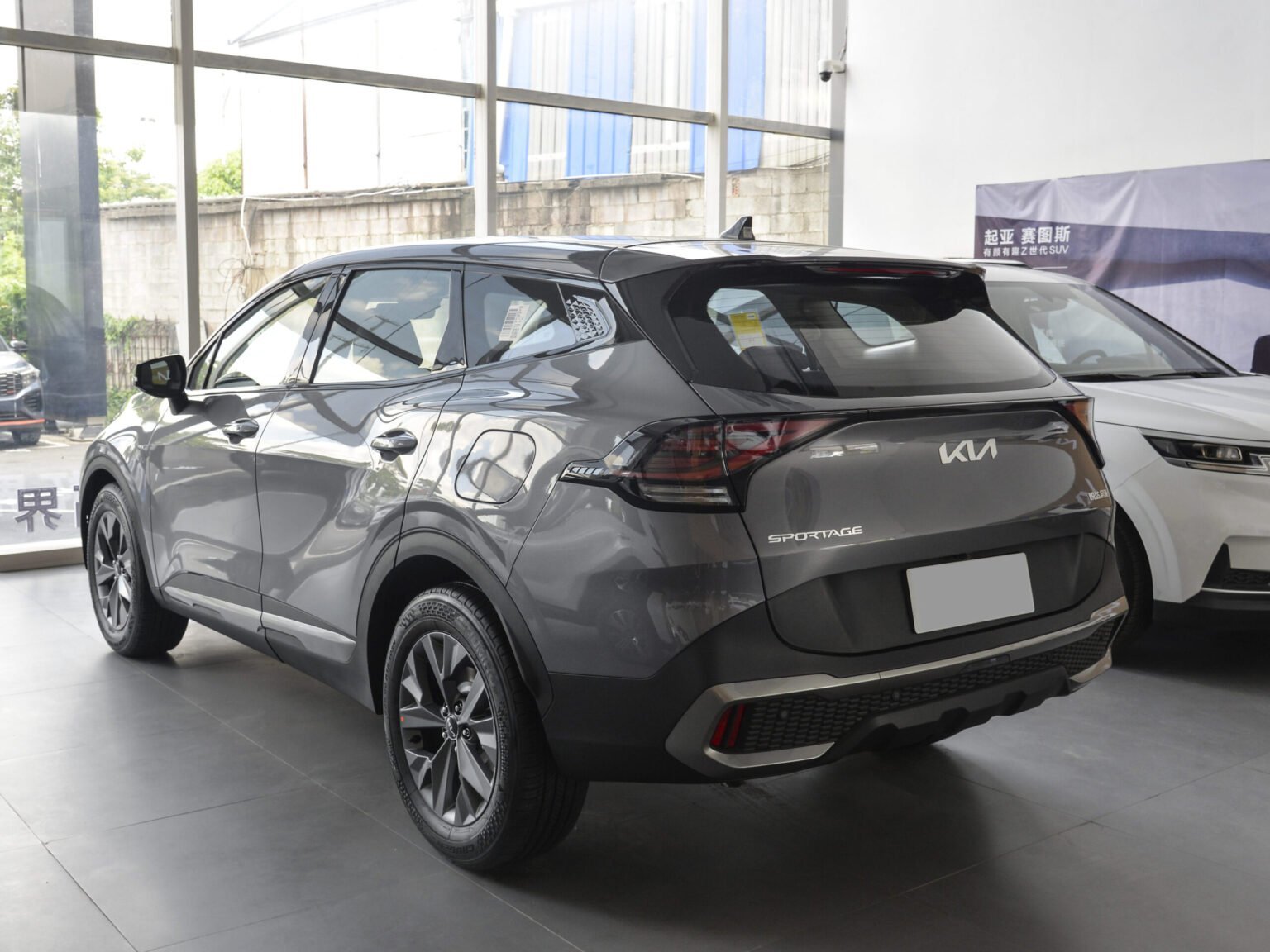 KIA Sportage HEV Luxury Edition — gallery photo 4 of 15