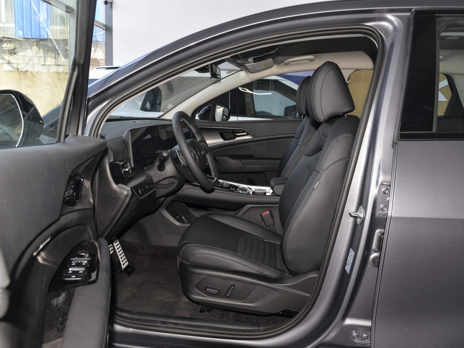 KIA Sportage HEV Luxury Edition — gallery photo 9 of 15